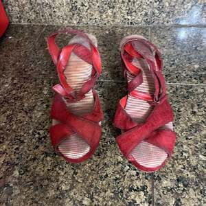 Qupid Palma Red Crisscross suede Strappy Platform Wedge Sandals